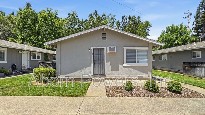 Building Photo - 2760 Coloma St
