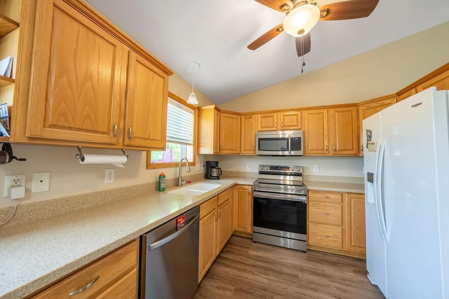 Building Photo - 1281 Applewood Way