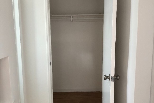 Building Photo - 11672 Oxnard St