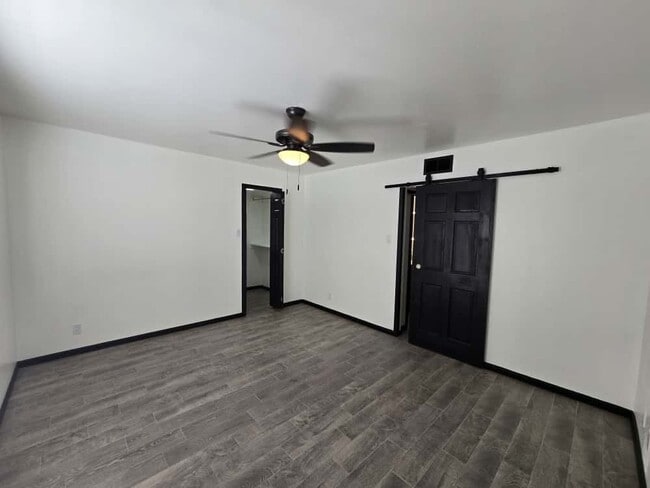 Building Photo - 8401 N New Braunfels Ave