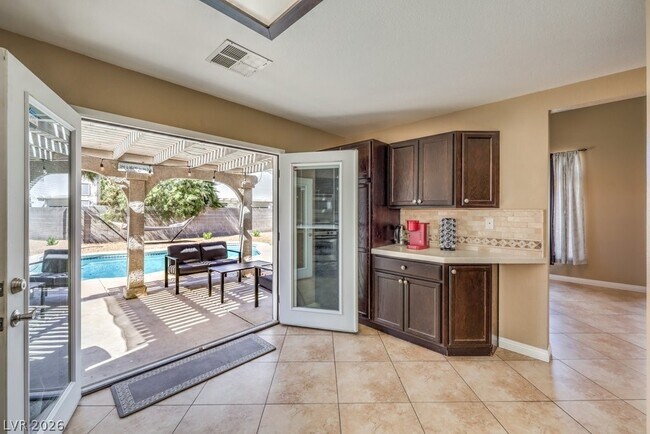 Building Photo - 1918 Pintura Cir