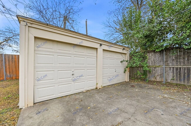 Building Photo - 1622 Hollywood Ave