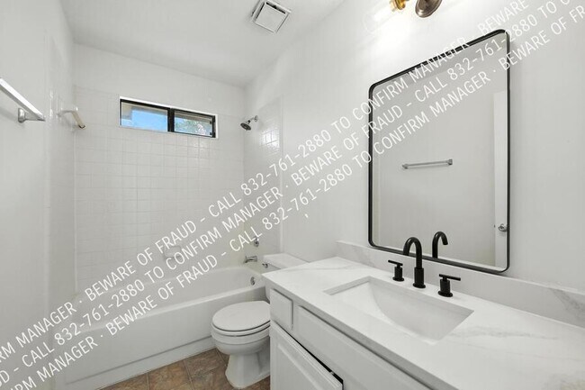 Building Photo - 473 Leisure Ln