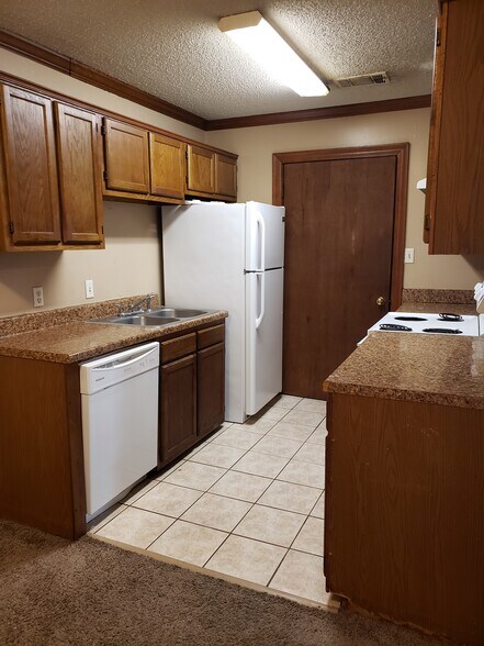 Building Photo - 8144 Bayou Fountain Ave