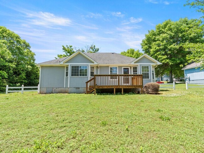 Building Photo - 100 River Oaks Dr