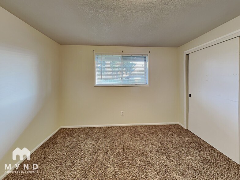 Building Photo - 705 NE 108th Ave