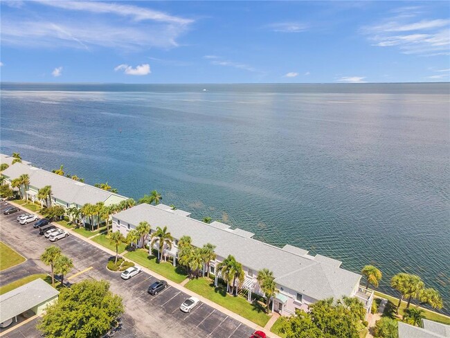 Building Photo - 4875 Coquina Key Dr SE