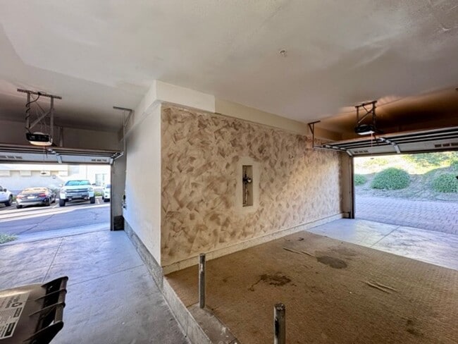 Building Photo - Beautiful and Spacious 3 Bedroom 2.5 Bath ...