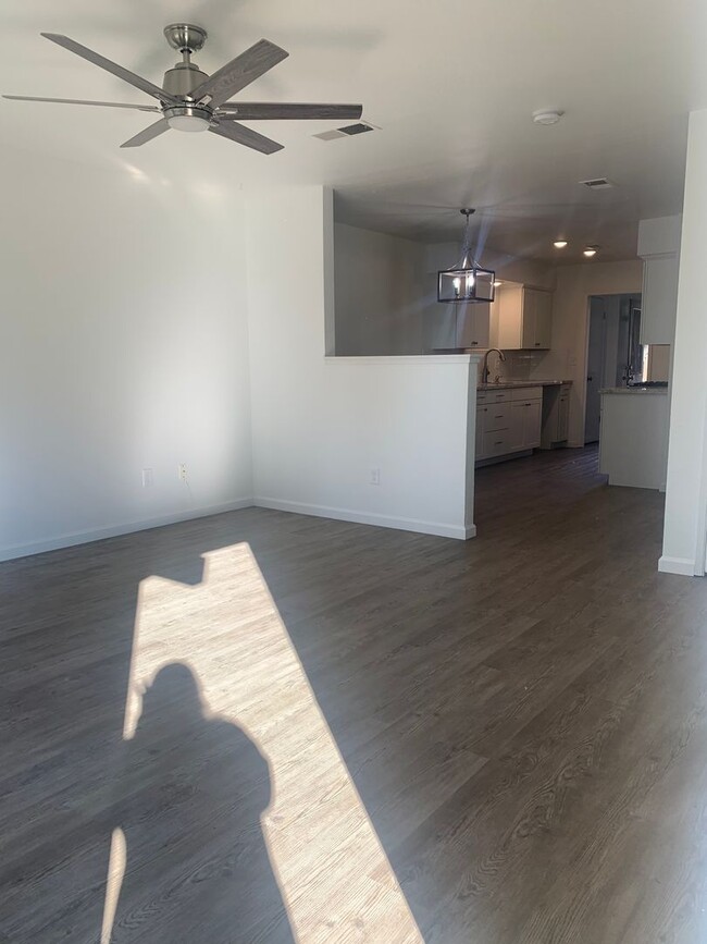 Building Photo - 2 BR 1.5 BA apartment