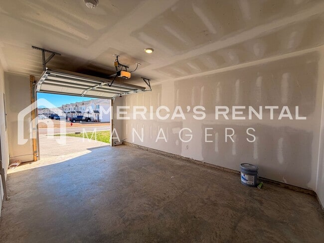 Building Photo - Modern Two Story Living in Lincoln, AL! Sign a 13-month lease by 3/31/2026 and receive a leasing ...