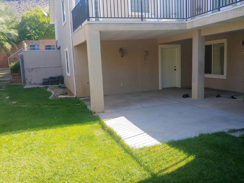 Building Photo - 1024 Shadow Point Dr