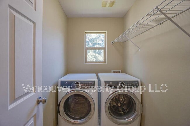 Building Photo - 2217 NE 94th Ct