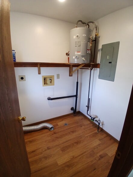 Building Photo - 1323 Spring Village Dr