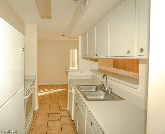 Building Photo - 2835 Winkler Ave