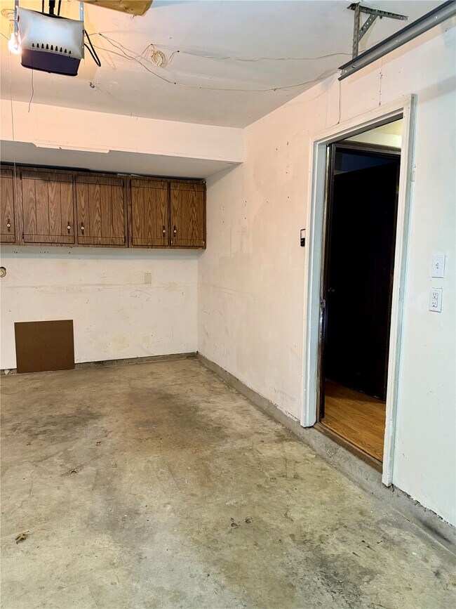 Building Photo - 895 Delray Dr