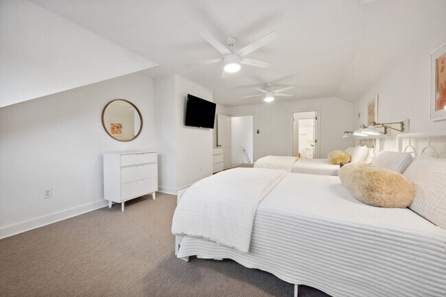 Building Photo - 723 Bonnyneck Dr