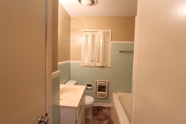 Building Photo - 508 Annie Laura Dr