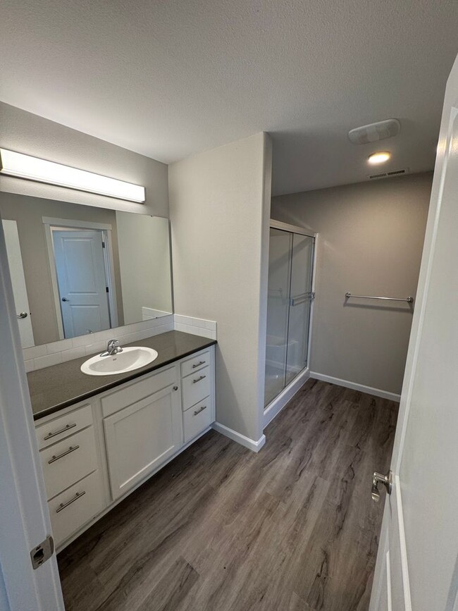 Building Photo - Brand New 4 Bed / 2.5 Bath Duplex! $250 Am...
