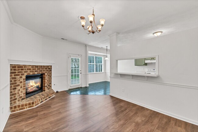 Building Photo - 518 S Lake Cir
