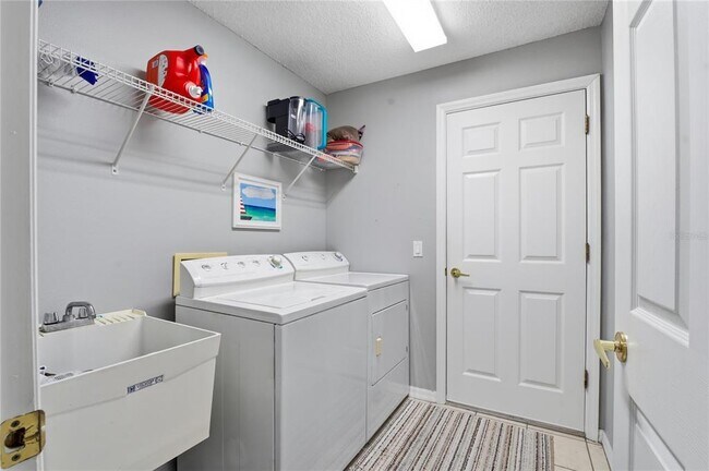 Building Photo - 1221 Wolford Dr