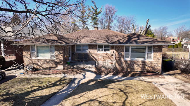 Primary Photo - Spacious 2 Bed Townhome in South Burbs Chi...