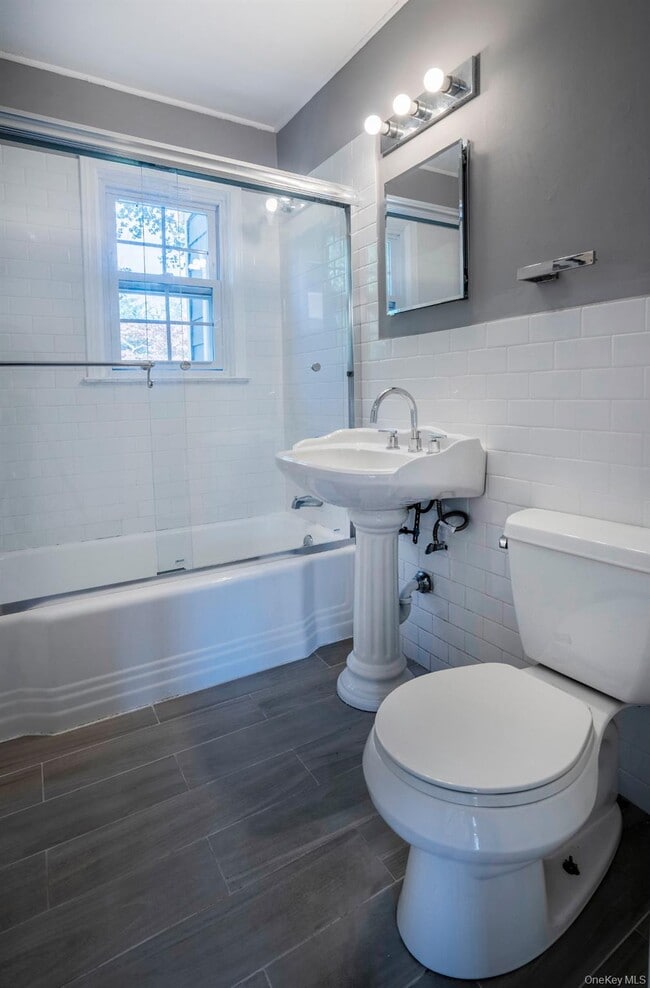 Building Photo - 162 N Rd