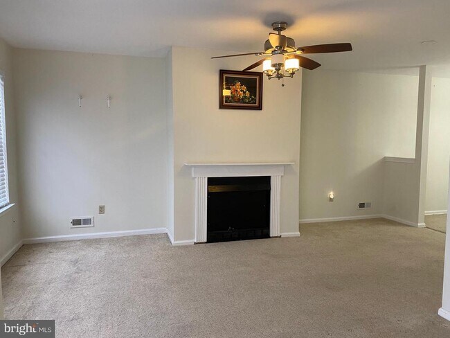 Building Photo - 9 Revere Pl