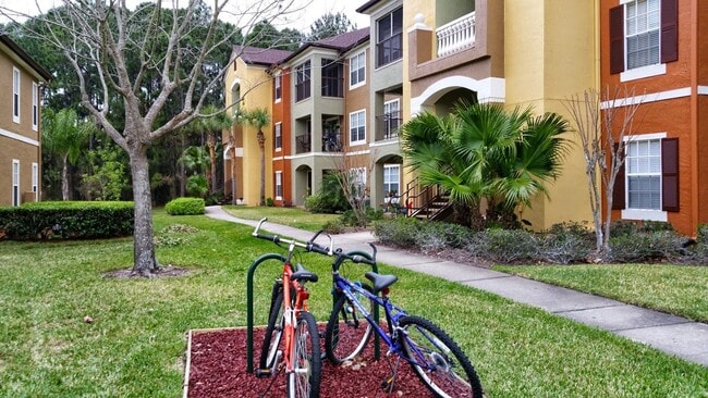 Building Photo - Beautiful 2/2 condo for rent next to Waterford Lakes Town Center and UCF