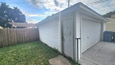 Building Photo - 3832 Harriet Ave