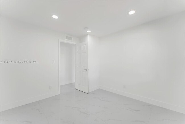 Building Photo - 1390 SW 50th Ave