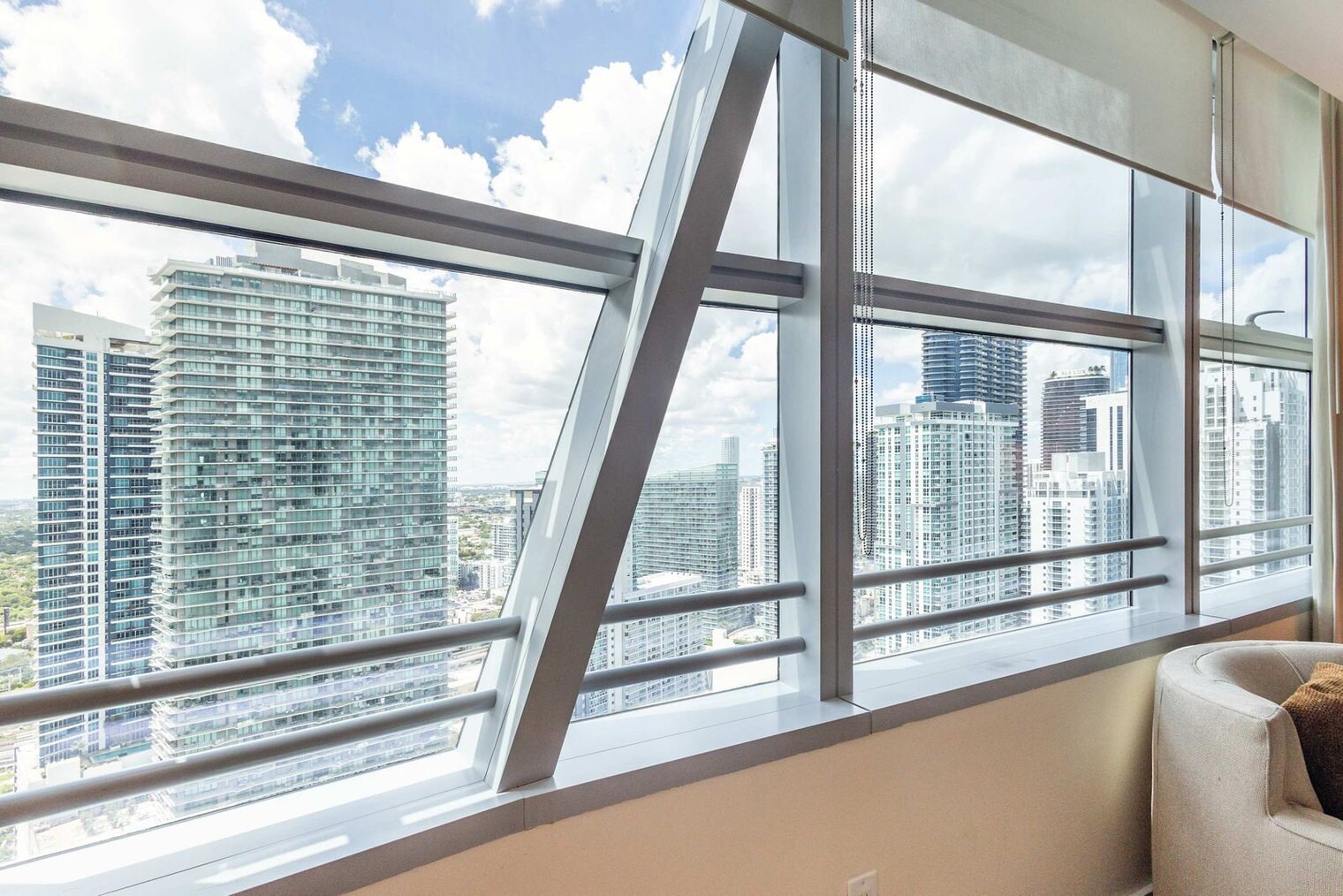 Building Photo - 1395 Brickell Bay Dr