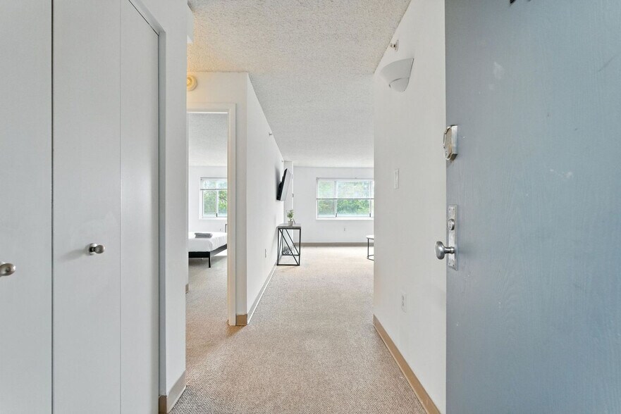 Building Photo - 1711 Bellevue Ave