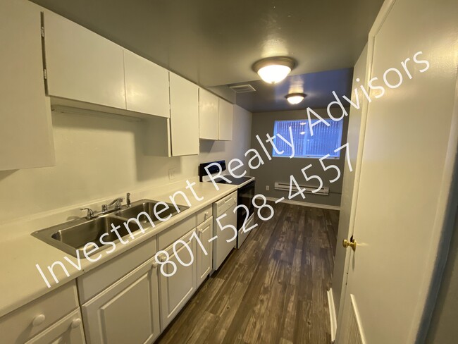 Primary Photo - Two-Bedroom Apartment Near Liberty Park!