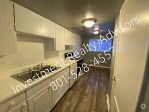 Building Photo - 218 Edith Ave S