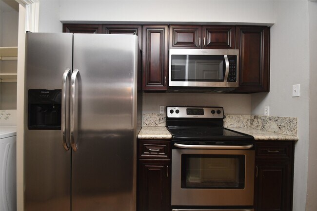 Building Photo - 700 Thicket Ln
