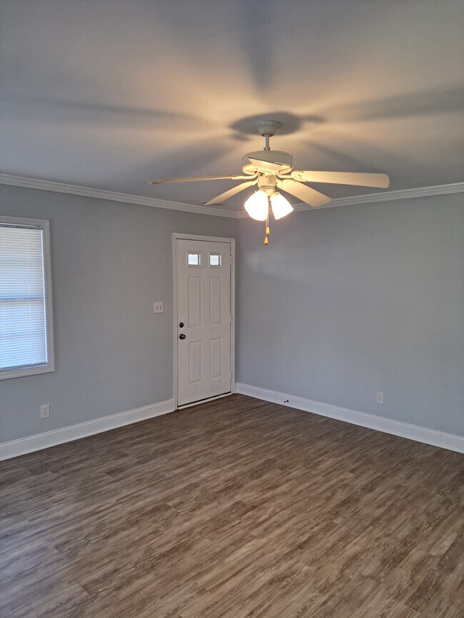 Building Photo - 4314 McClelland Dr