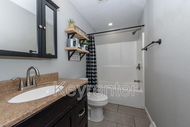 Building Photo - 2152 Ridgecrest Dr