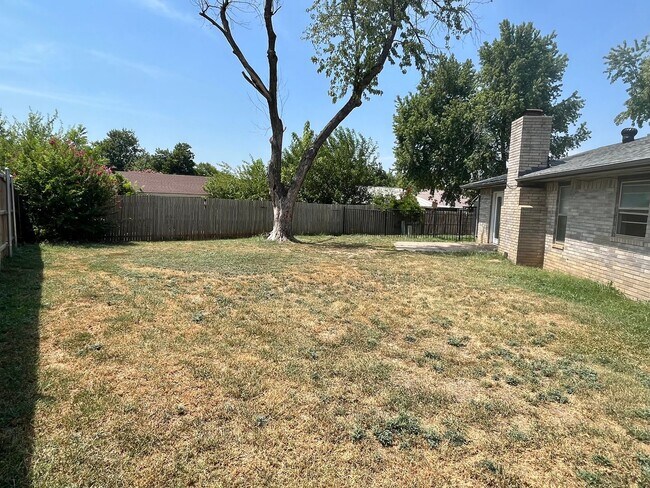 Building Photo - Charming 3 Bed 2 Bath!!