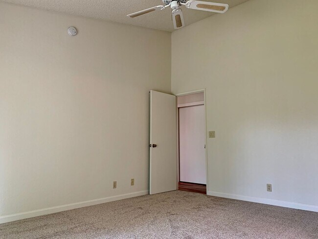 Building Photo - 3 bed 2 bath 2 car garage with mature trees