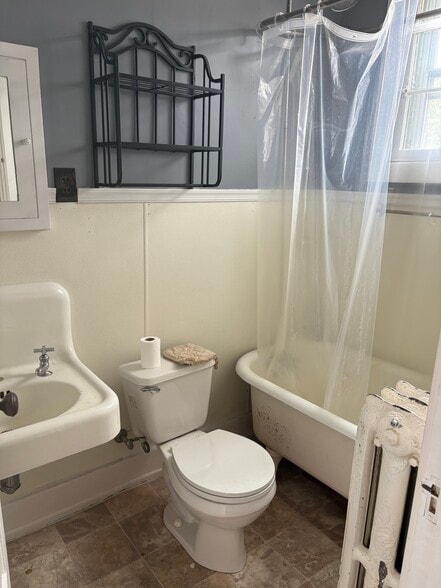 Bathroom - 226 Cumberland St