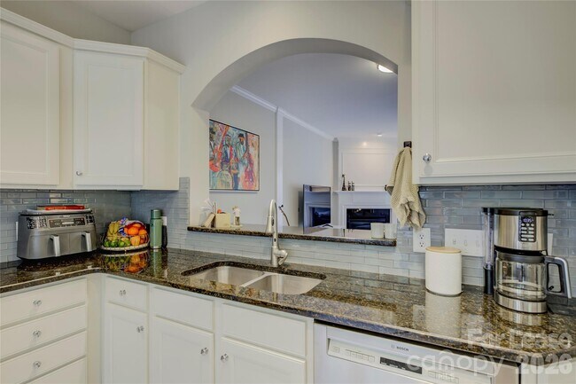 Building Photo - 629 6th Baxter Crossing