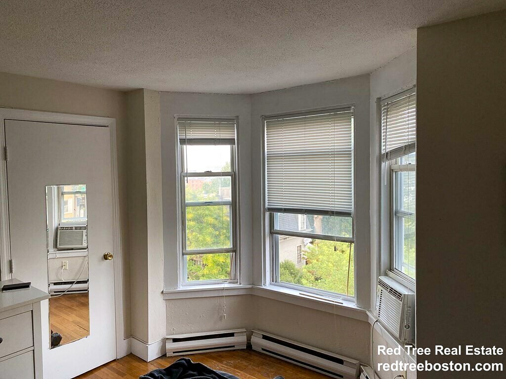 Building Photo - 506 E Broadway