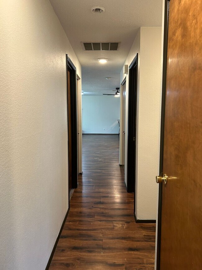 Building Photo - Charming Single Level Home - Keizer
