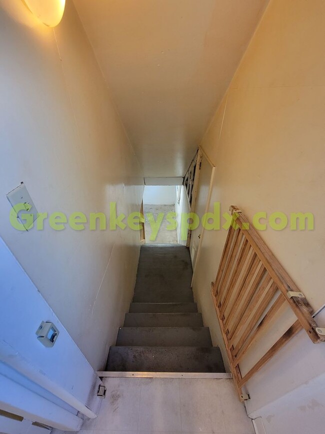 Building Photo - Awesome 3-Bedroom 1.5-Bathroom House in Ho...