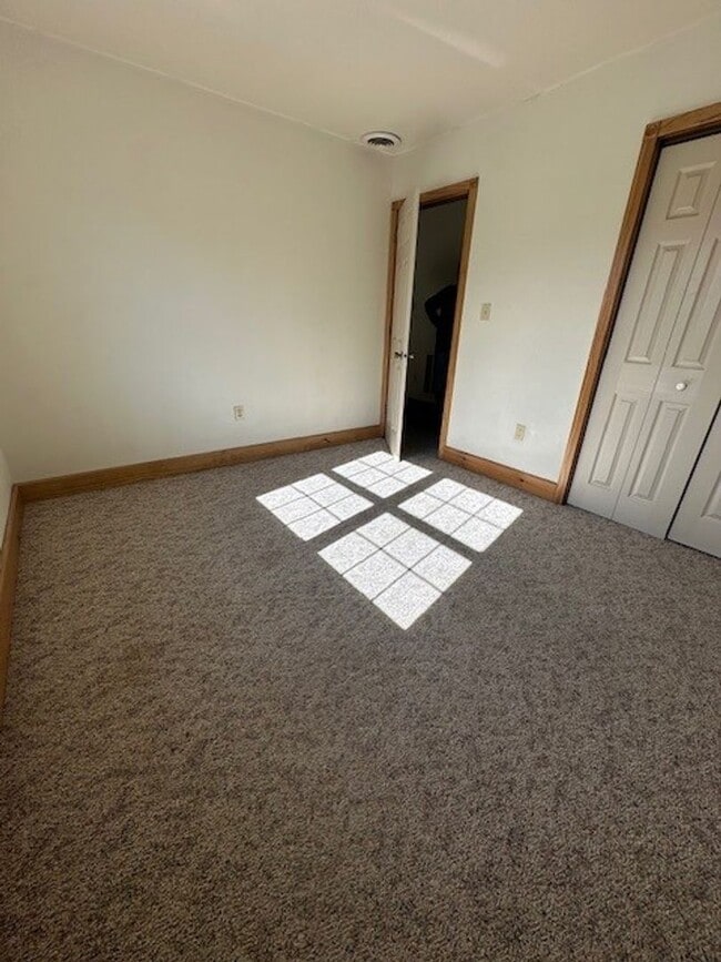 Building Photo - Leola 2 Bedroom 2nd floor