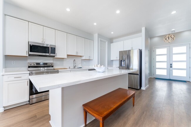 Building Photo - Furnished Luxury Ocean Front Estate in Waianae with Old Hawaii rural setting- 3/5 Luxury, 2 story...