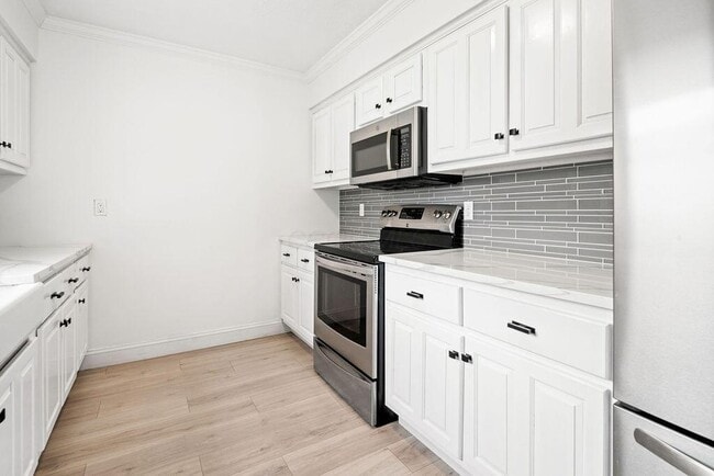 Building Photo - 39 Groton Dr