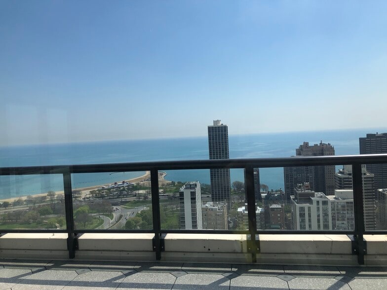 Building Photo - 1560 N Sandburg Ter