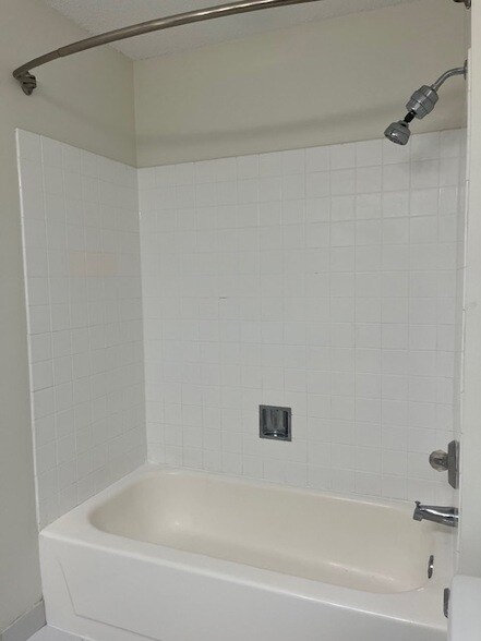 Building Photo - 10 E Ontario St