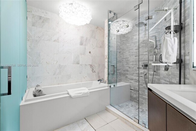 Building Photo - 851 NE 1st Ave